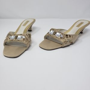 💋3/$20💋 Ann Marino Tan Jeweled Beaded Kitten Heels